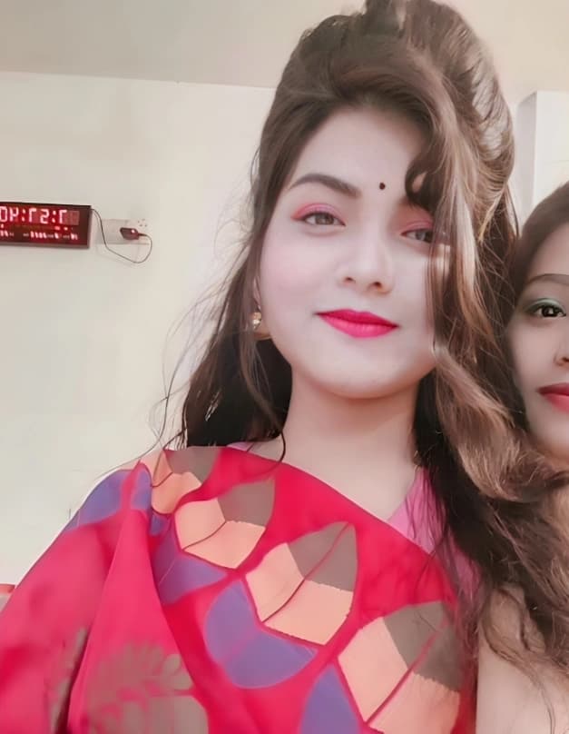 Featured image for Desi Babe Unzips Bra Exposing Her Tits in Sexy Pics Compilation