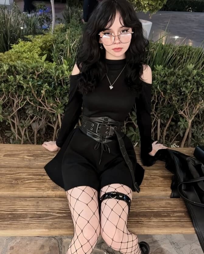 Featured image for Yarelimichelle Exposes Her Nude Body in Teasing Clips and Private Photos