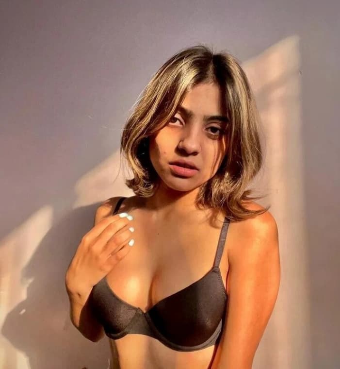 Featured image for Charvi Bhatt Insta Influencer Gives Blowjob and Takes Cum in Mouth with Face